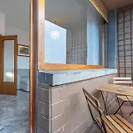 Guesthost - Roomy Near Unibo & Porta San Donato Apartmán