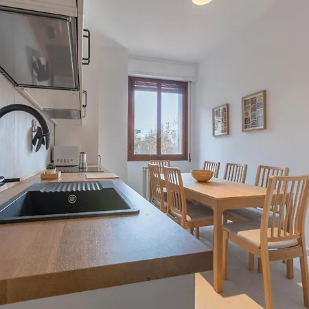 Guesthost - Roomy Near Unibo & Porta San Donato بولونيا