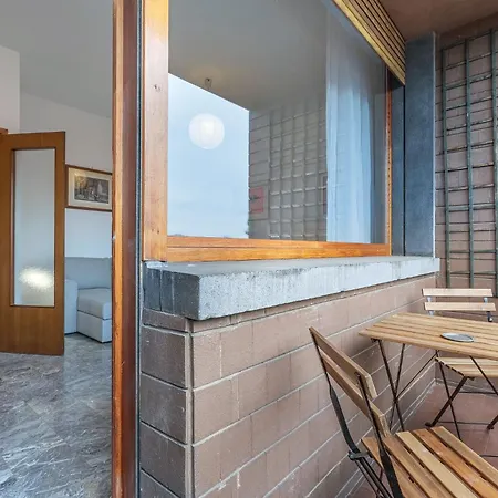 Guesthost - Roomy Near Unibo & Porta San Donato شقة
