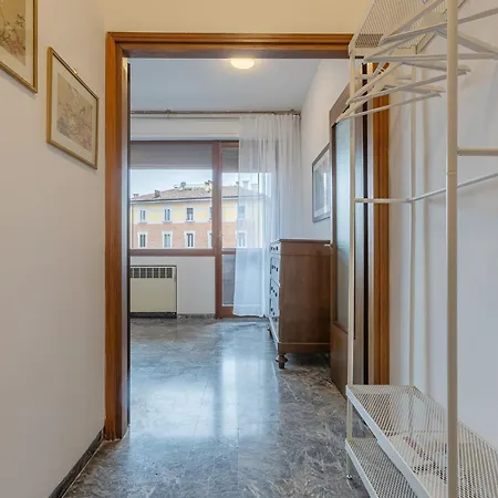 Guesthost - Roomy Near Unibo & Porta San Donato * بولونيا