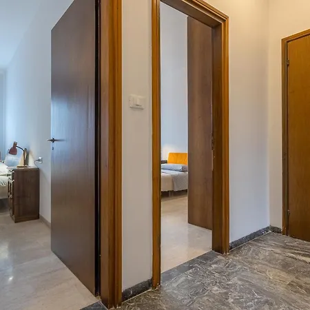 Guesthost - Roomy Near Unibo & Porta San Donato بولونيا
