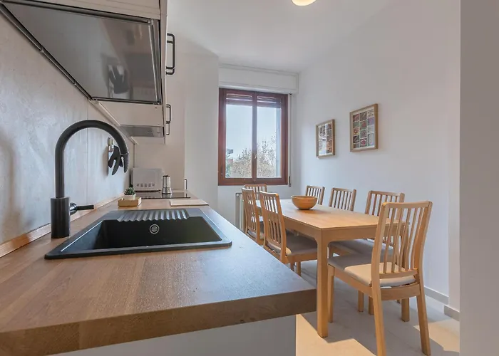 Guesthost - Roomy Near Unibo & Porta San Donato 볼로냐