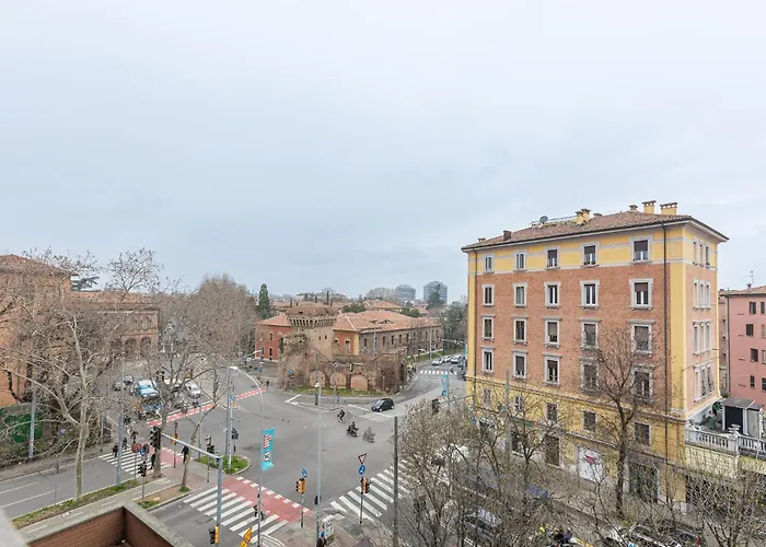 Guesthost - Roomy Near Unibo & Porta San Donato 볼로냐