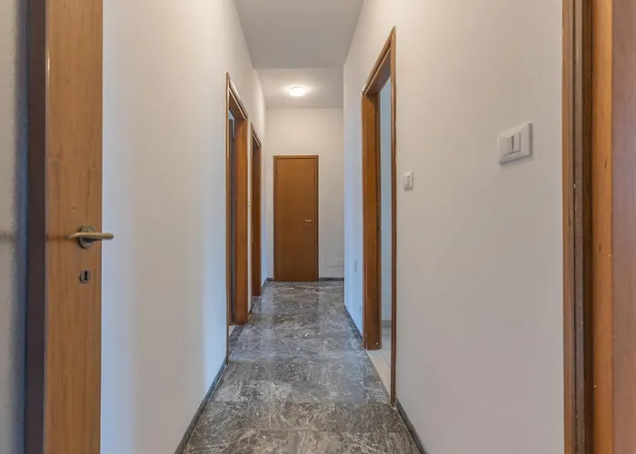 Guesthost - Roomy Near Unibo & Porta San Donato *