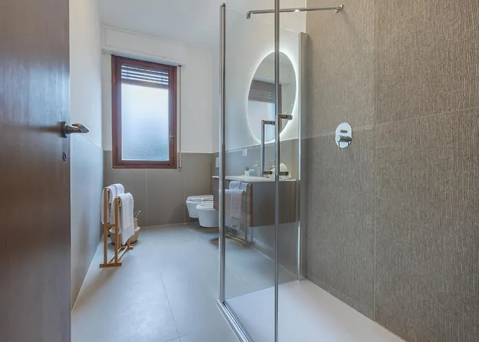 Guesthost - Roomy Near Unibo & Porta San Donato 아파트 볼로냐