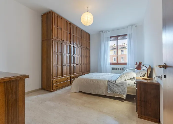 Guesthost - Roomy Near Unibo & Porta San Donato