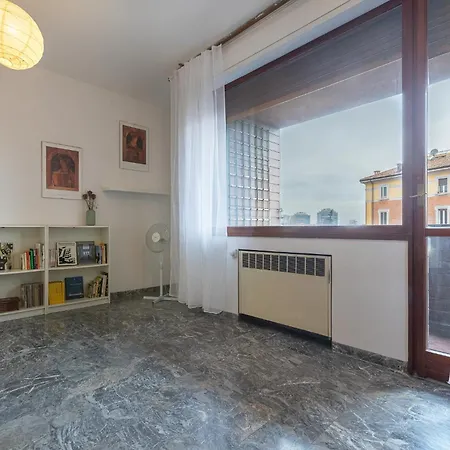 Guesthost - Roomy Near Unibo & Porta San Donato
