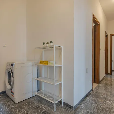 Διαμέρισμα Guesthost - Roomy Near Unibo & Porta San Donato Μπολόνια