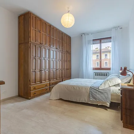 Guesthost - Roomy Near Unibo & Porta San Donato