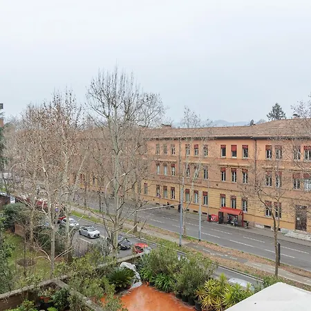 Guesthost - Roomy Near Unibo & Porta San Donato Διαμέρισμα